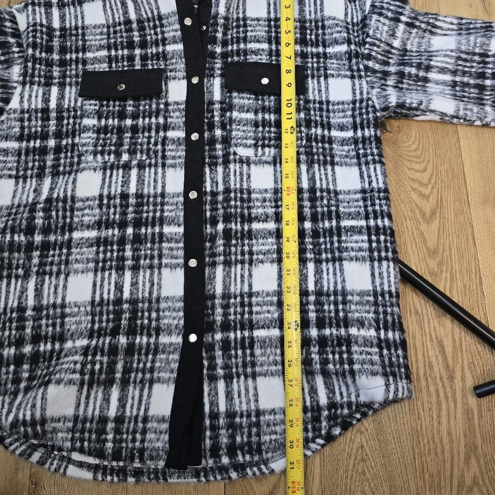 Prissy Jane Black and White Checkered Fuzzy Shirt Jacket Large